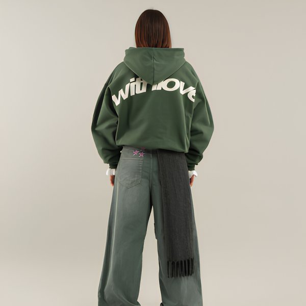 Bénéficiez de 70 % de réduction sur le Sweat à Capuche With Love aujourd'hui seulement 💕